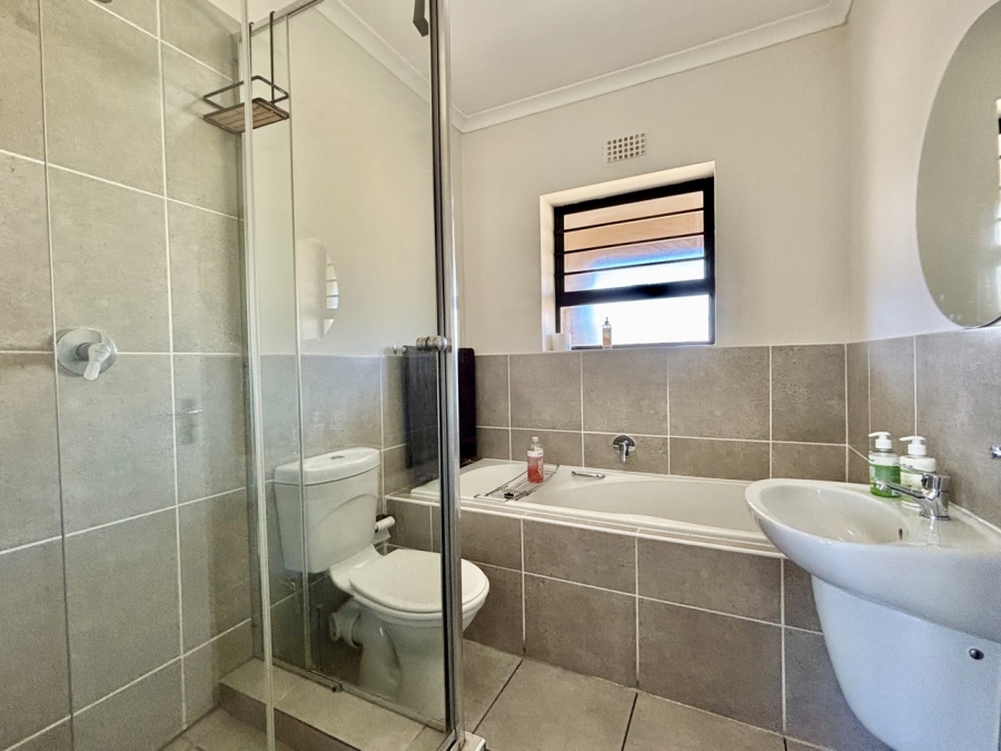 To Let 2 Bedroom Property for Rent in Parklands Western Cape